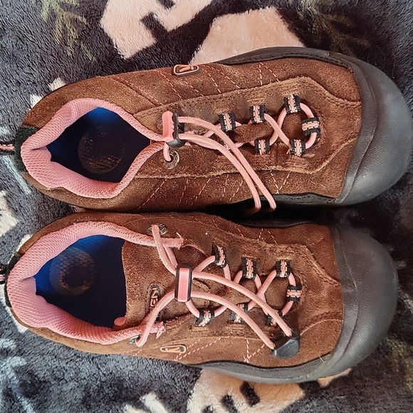 Keen Shoes - Size 2 - Picture 2 of 7